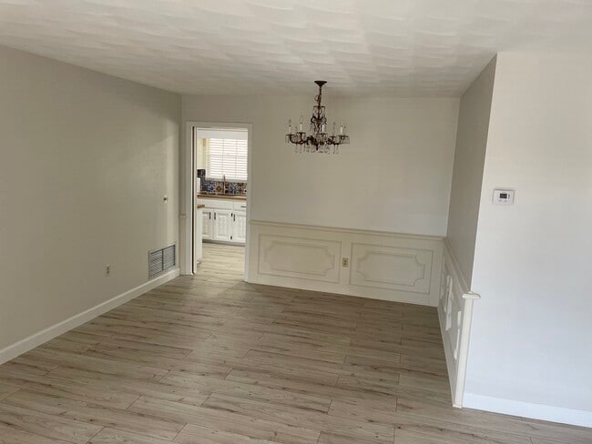 Photo - 42 W Highbanks Rd