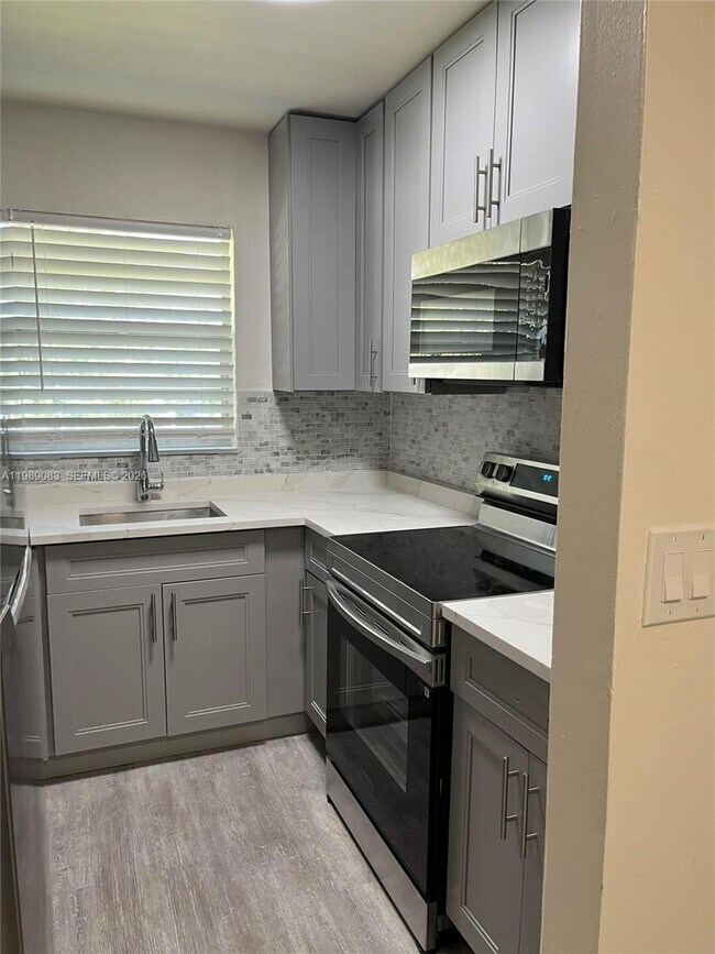 Photo - 2134 Lincoln St Unidad 25