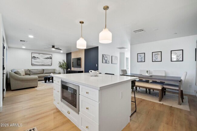 Photo - 8513 E Indianola Ave