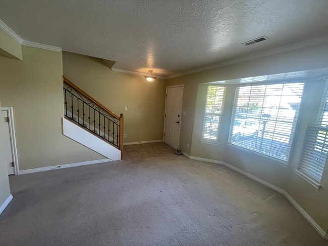 Photo - 100 Geneva Dr