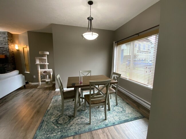 Photo - 936 Starling Pl