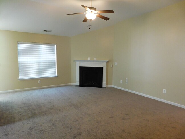 Photo - 107 Lynden Ln