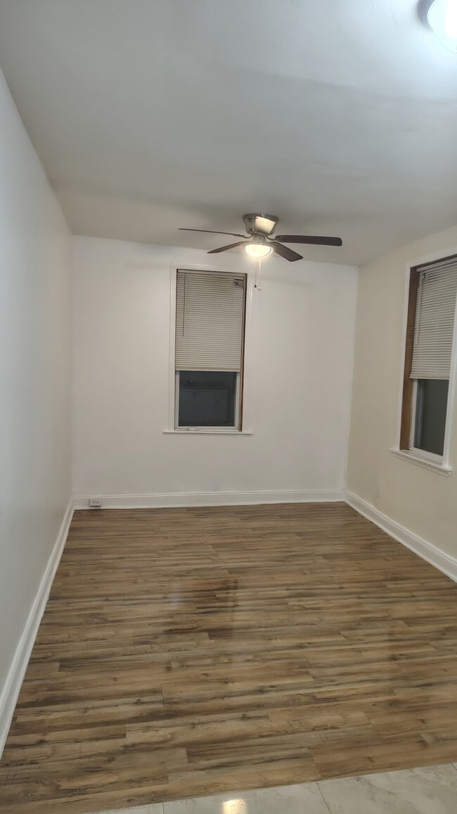 Living space for bed etc - 5613 Wyalusing Ave Unit 2R