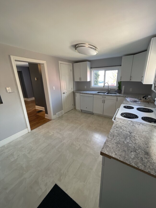 Photo - 129 Henry St Unit B