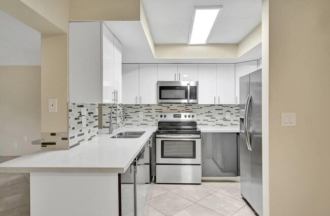 Photo - 916 NE 18th St