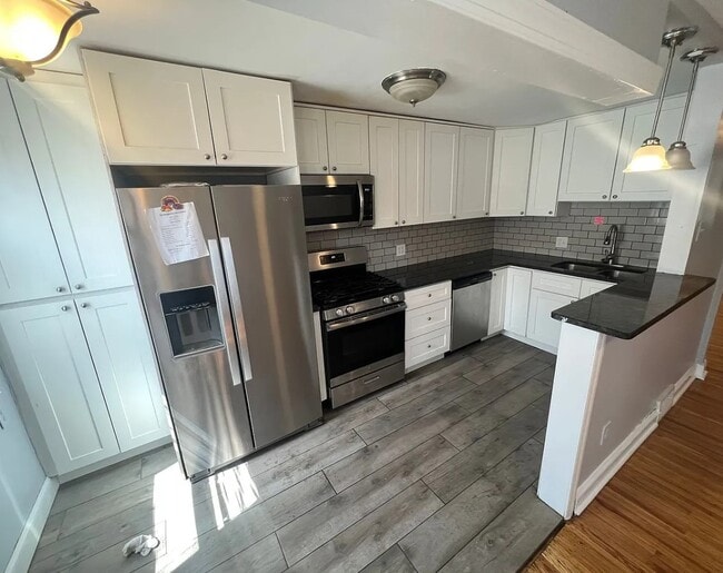 Photo - 1370 N 75th St