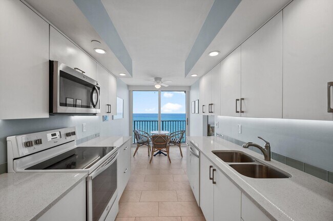 Building Photo - 3360 S Ocean Blvd Unit 6di Rental