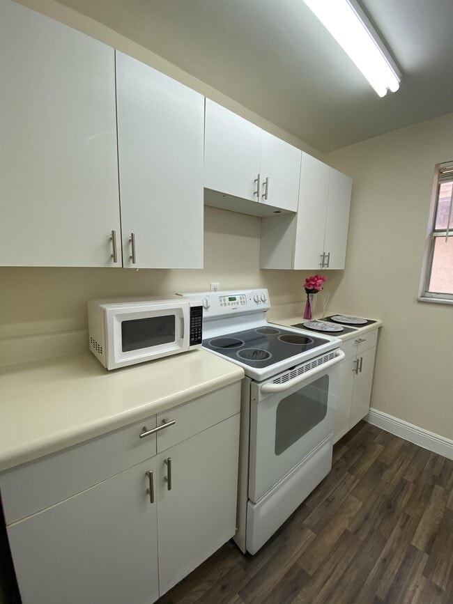 Building Photo - 450 SW 2nd Ave Rental