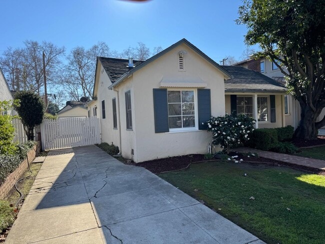 Photo - 1128 Clark Way