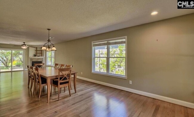 Photo - 3011 Clark St