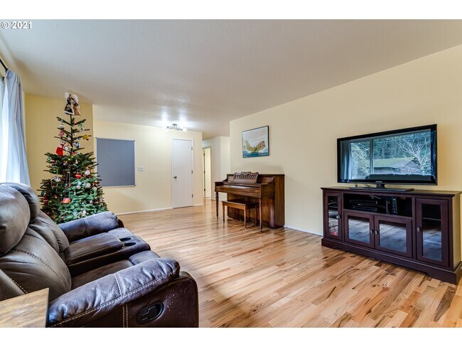 Photo - 825 E 43rd Ave