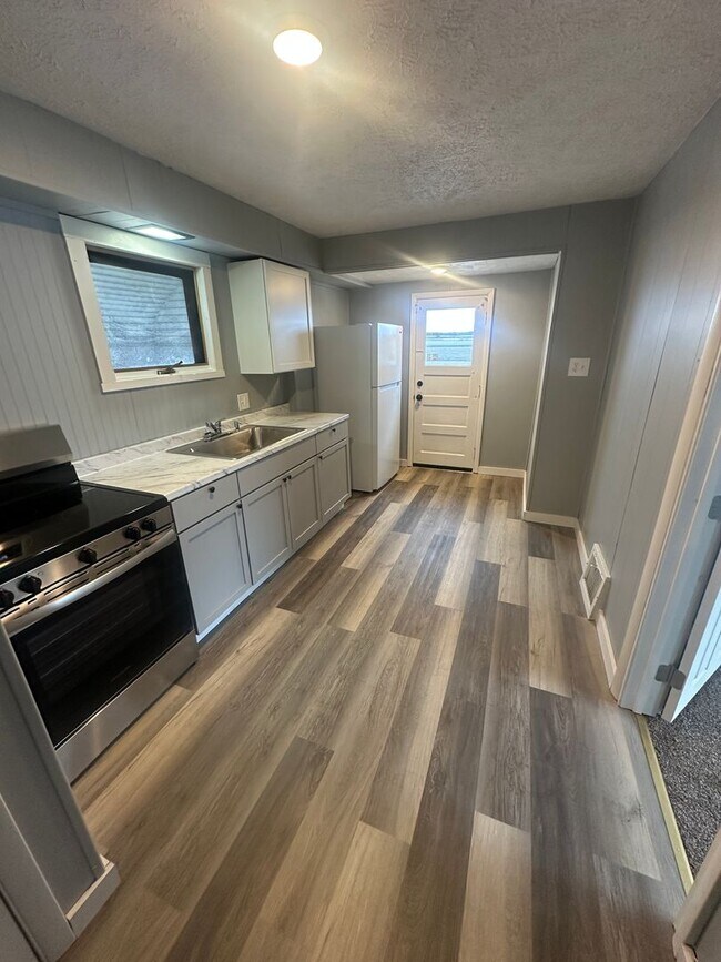 Photo - 4 Bed / 2 Bath Fully Updated Home on Corner Lot!