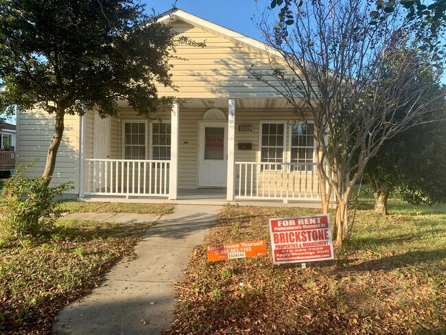 Photo - Promise Land Historic Walking District Downtown Morehead City! Charming 4 bedroom 1 1/2 bath Home...
