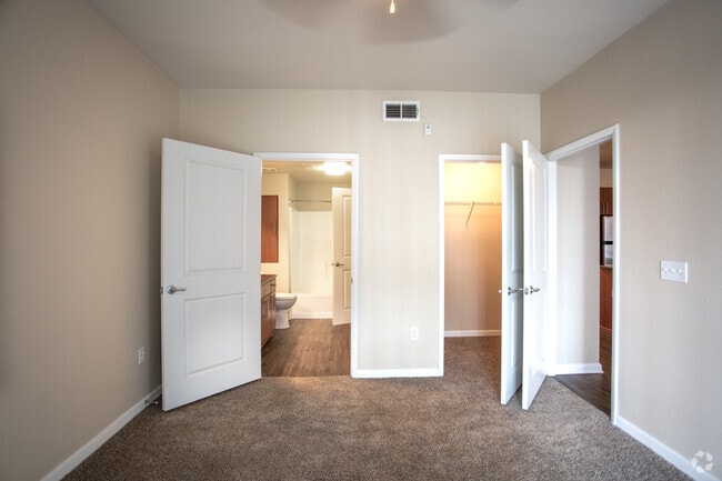 1BR, 1BA-755 SF