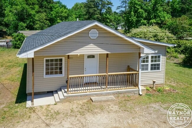 Photo - 201 Smith Dr