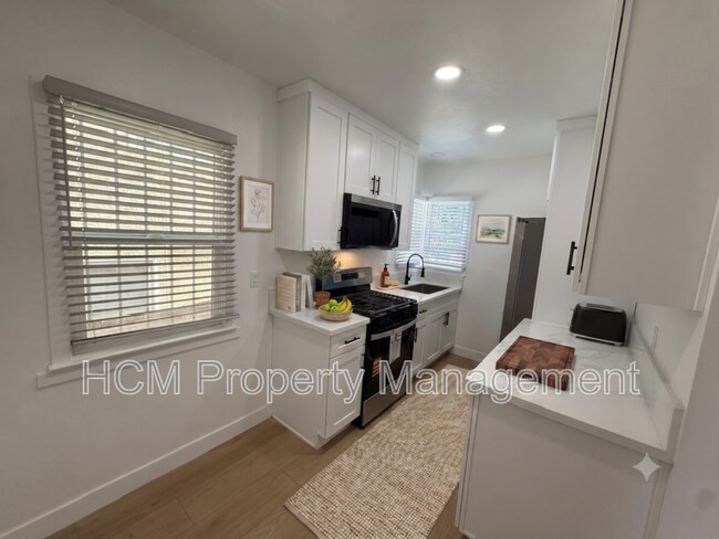 Photo - 1044 Cedar Ave