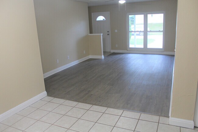 Photo - 205 Regal Park Dr