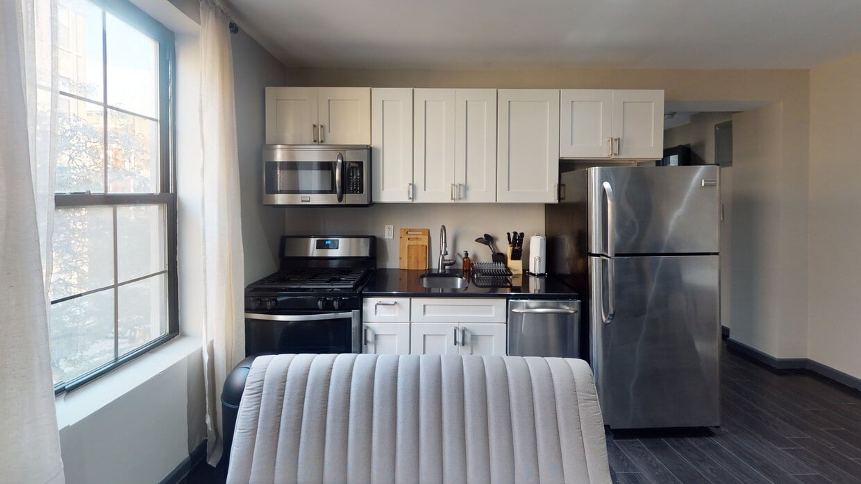 Photo - Private bedroom in 3 bed/1 bath Home
