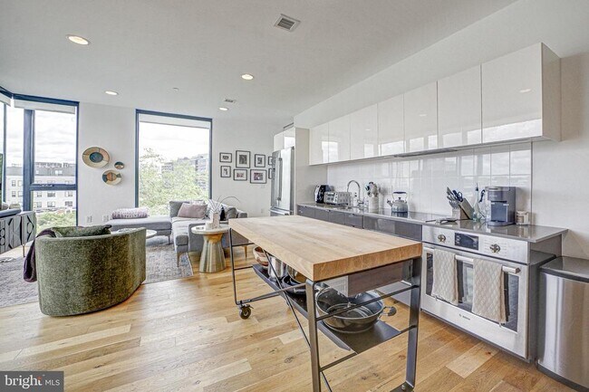 Photo - 57 N St NW Unidad 525