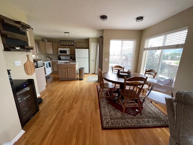 Photo - SPACIOUS TRI LEVEL HOME IN MONUMENT WITH MOUNTAIN VIEWS & WALKING DISTANCE TO DOWNTOWN MONUMENT!!!