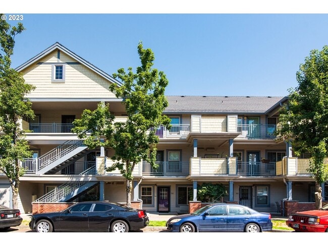 Building Photo - Freshly Updated 2-Bedroom Condo in the Hea...