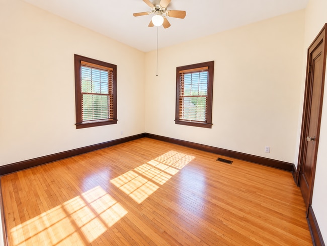 525 S Woodlawn Ave Unit 1