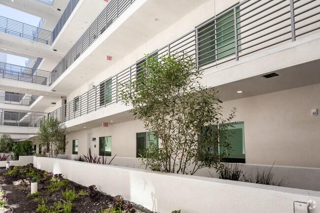 Patio - 625 S Barrington Ave Unidad 211