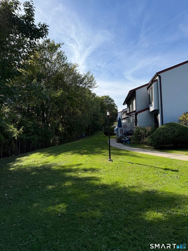 Building Photo - 221 Cottonwood Rd Unit 221