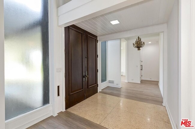 Photo - 719 N Bedford Dr