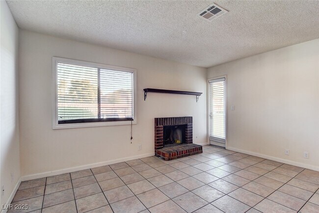 Photo - 1701 E Katie Ave Unidad 95