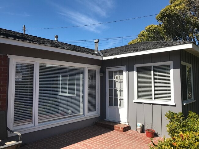 Building Photo - 1304 S Irena Ave Unit GuestCottage