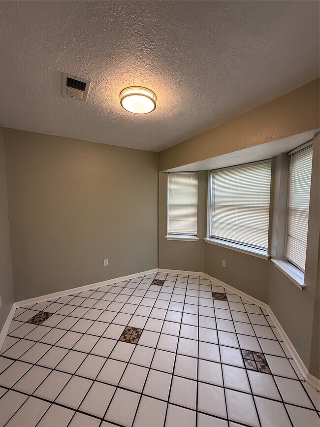 Photo - 5414 Hazel St