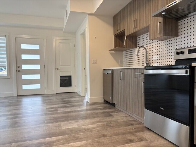 320 Mills Rd Unit 1