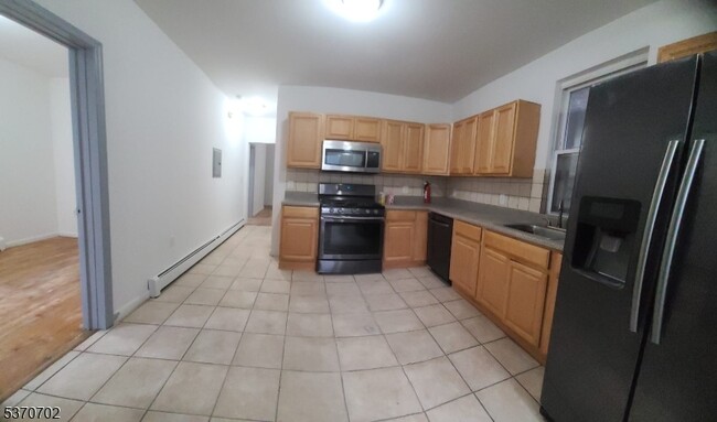 Building Photo - 71 Hudson St Unit 2-2 Rental
