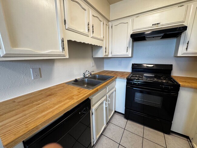12209 Eric Ct NE Unidad 1491 - 12209 Eric Ct NE, Unit D
