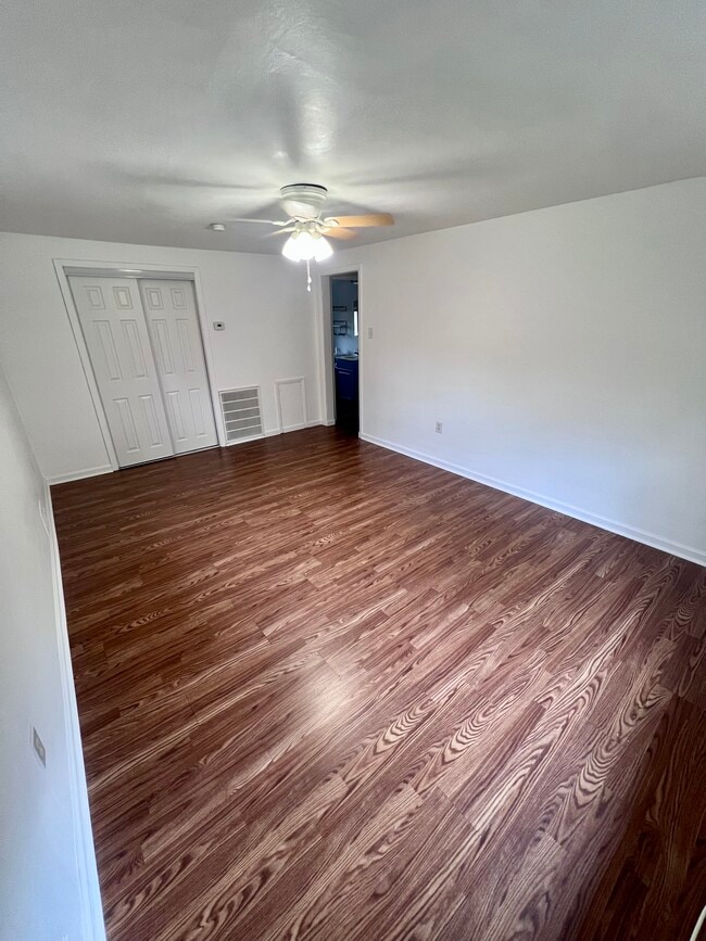 Living room - 2612 Louisiana Ave