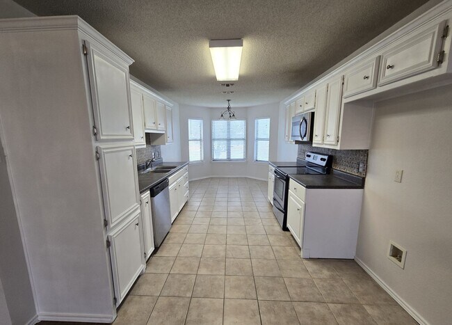 Photo - 401 Justice Ave