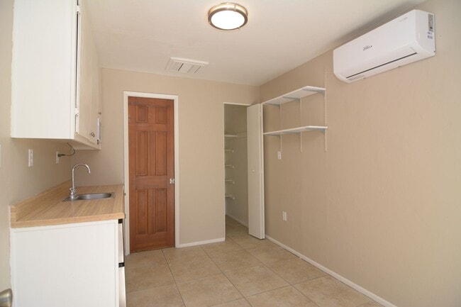 Photo - Nice Charming Studio! Close to the UofA!