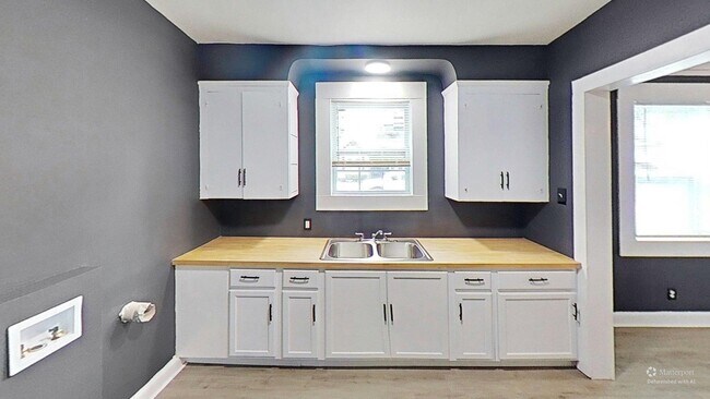 Photo - 860 Birch St