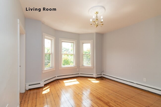 Building Photo - 212 Boylston St Unit 3