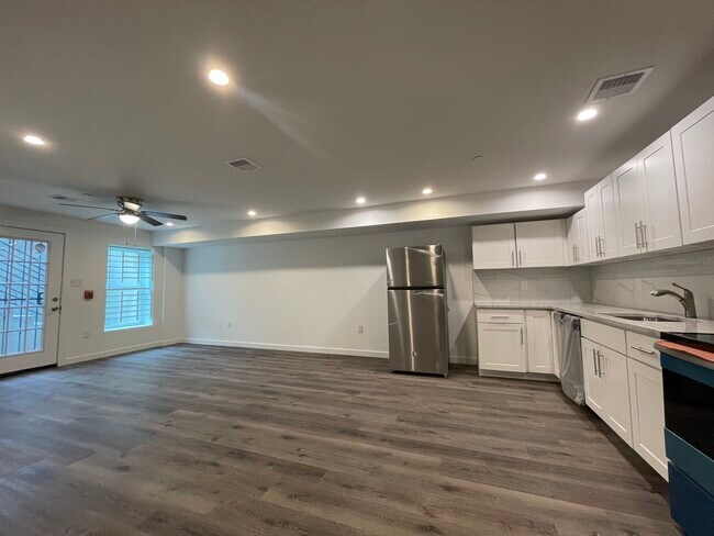 Photo - 3135 Agate St