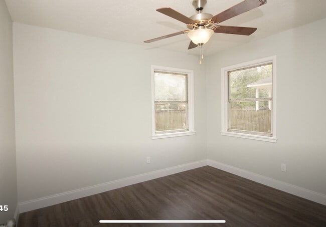 Photo - 114 Montrose Dr Unit A