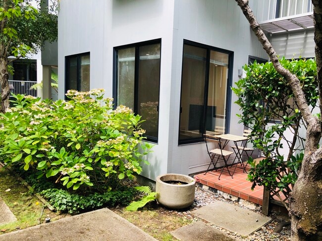 Building Photo - 1755 Filbert St Unit 1L