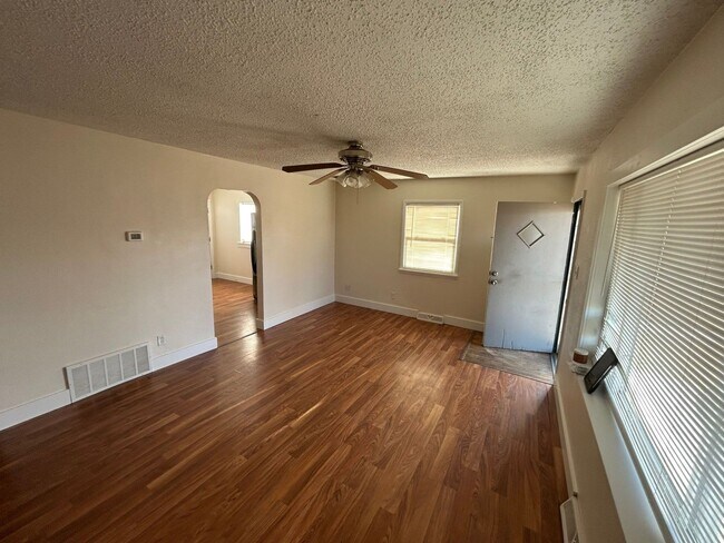 Photo - Cozy 4 bed 1 Bath House close to Schools and Rec Center