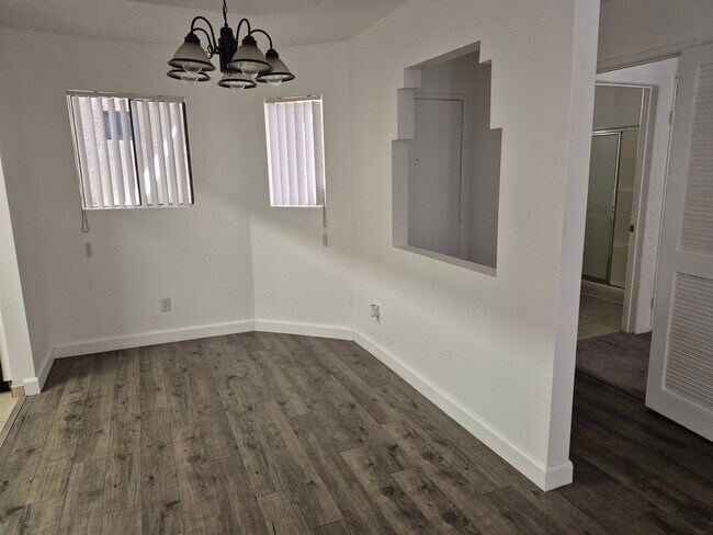 Photo - Dicken's Court Apartments