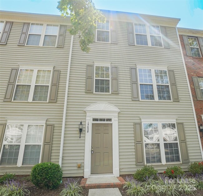 Building Photo - 15658 King Louis Ct Rental