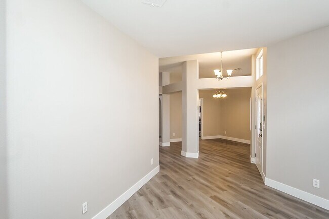 Photo - 456 Wright Way