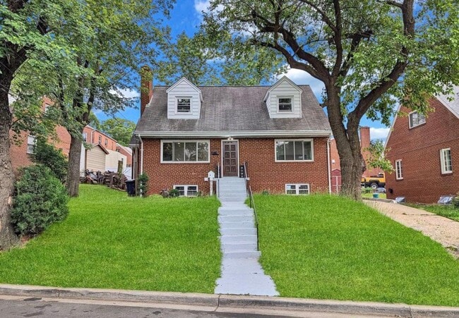 Photo - 5603 Newton St