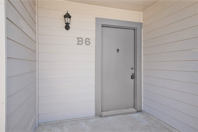 Photo - 3220 69th St Unit B6