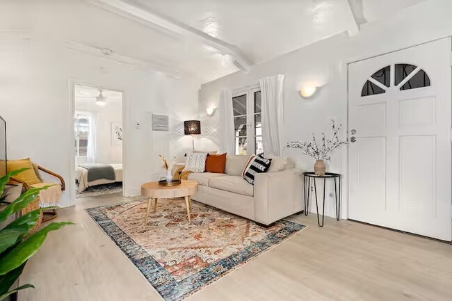 Building Photo - 619 W Kelso St Rental